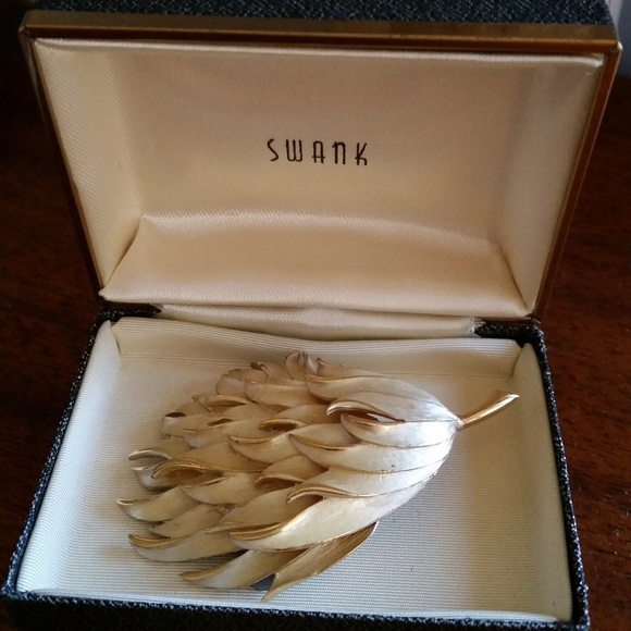 Vintage Goldtone Brooch / 70s / Leaf Pin - Picture 4 of 4